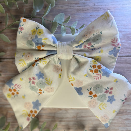 Flowery | Slip On Collar Bow